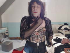 Vinage french crossdresser want to seduce old man or other